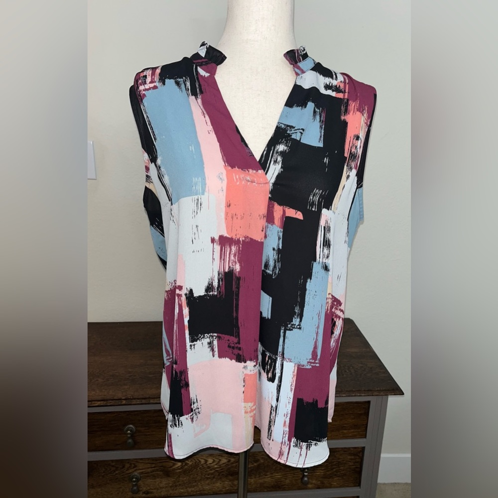 Van Heusen Women’s Size Large v neck sleeveless blouse ruffled neck